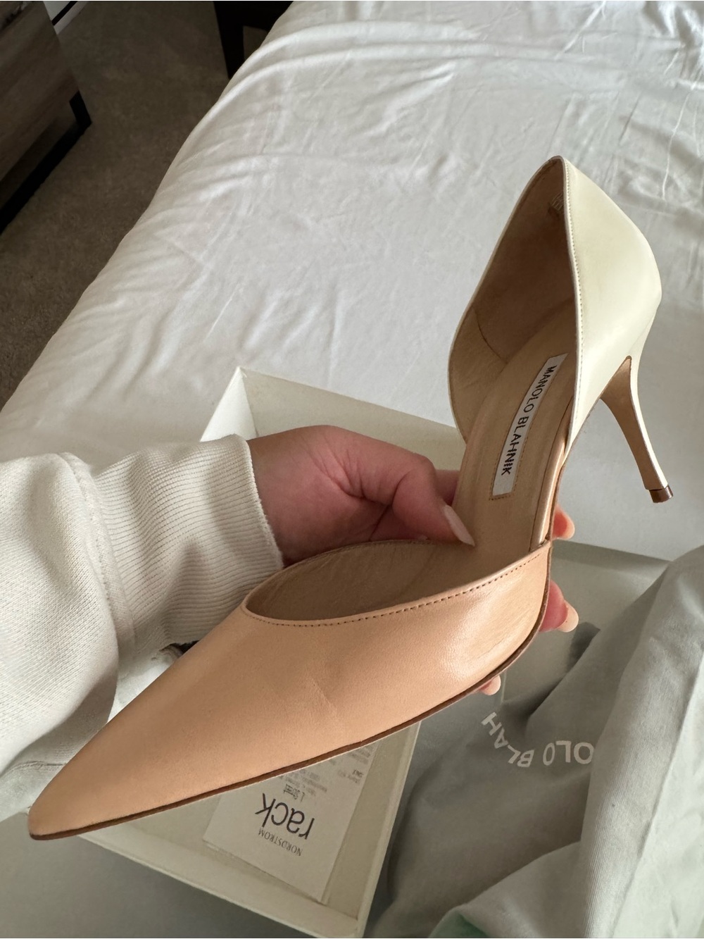 NWT Manolo Blahnik Nude/Cream Two Tone Shoes